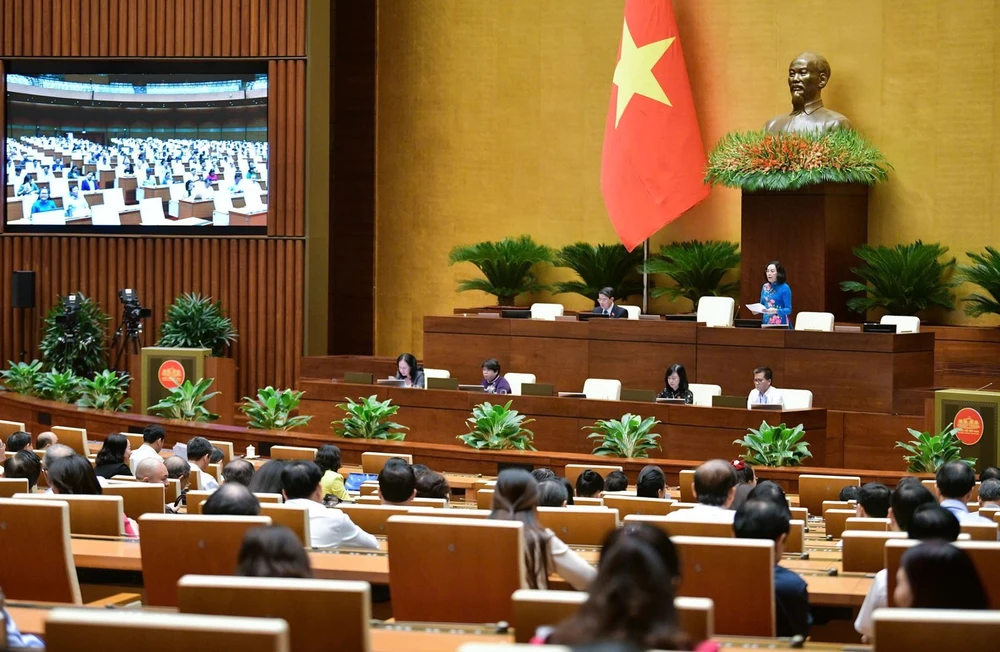 越南第十五届国会第八次会议讨论《未成年人司法》（草案）。图自越通社