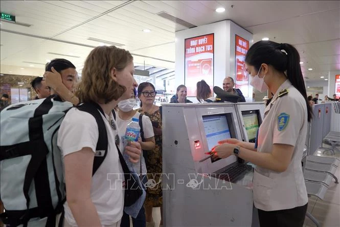 河内内排国际机场加强刚果不明疾病防控。图自越通社