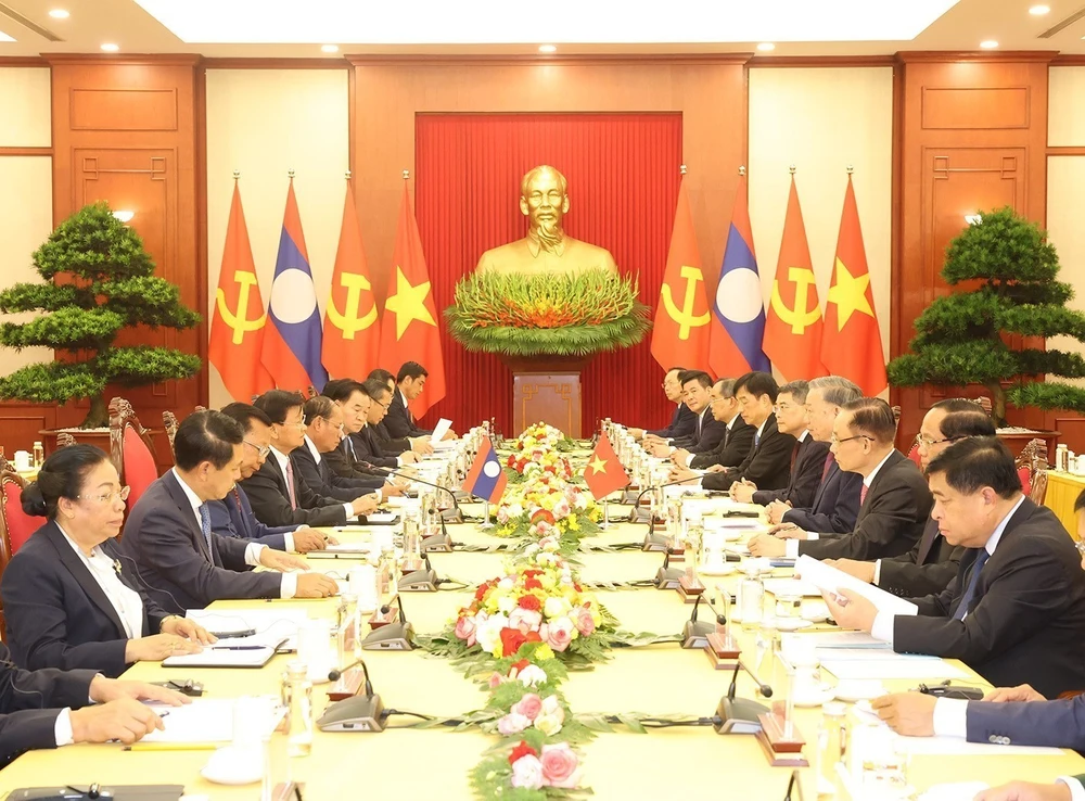 An overview of the talks between General Secretary of the Communist Party of Vietnam (CPV) Central Committee and President of Vietnam To Lam and visiting General Secretary of the Lao People’s Revolutionary Party (LPRP) Central Committee and President of Laos Thongloun Sisoulith. (Photo: VNA)