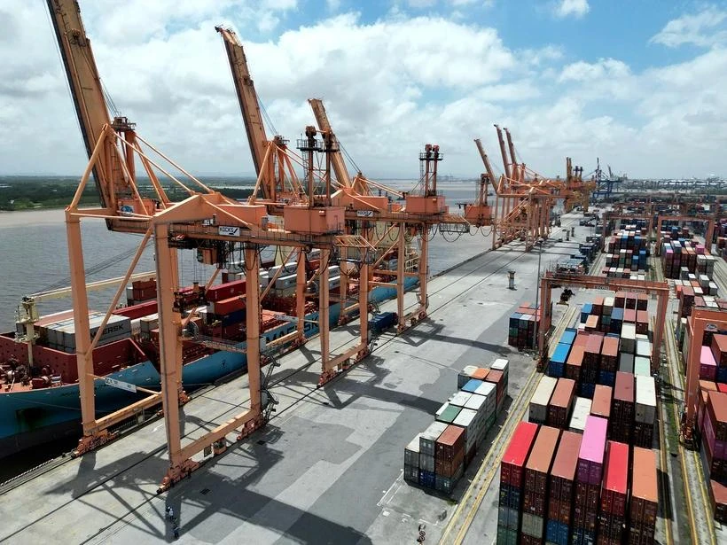 Containers of goods for export at a northern seaport. (Photo: VietnamPlus)