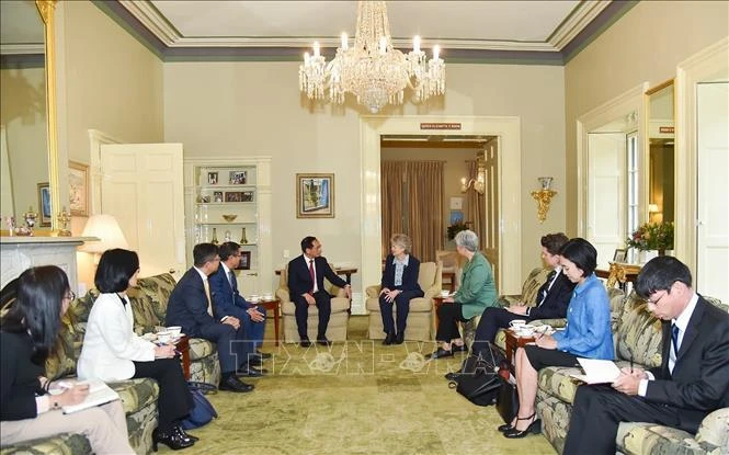 Deputy Prime Minister and Minister of Foreign Affairs Bui Thanh Son (left) meets with Governor of South Australia Frances Adamson. (Photo: VNA)