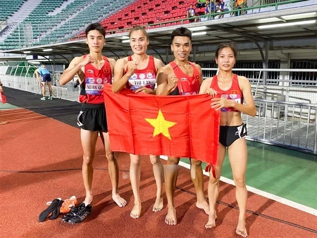 L'équipe mixte vietnamienne de 4x400m a remporté la médaille de bronze aux Championnats asiatiques de relais 2024 à Bangkok, en Thaïlande, lundi 20 mai. Photo: VNA