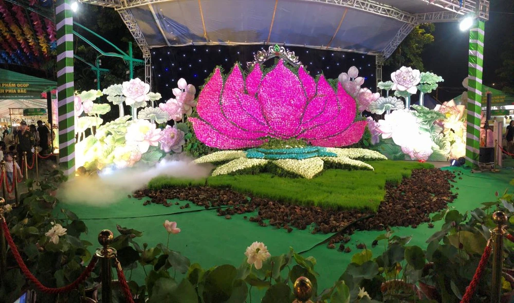 La première Fête du lotus de Hanoï, organisé du 12 au 16 juillet, a attiré plus de 50 000 visiteurs. Photo: Internet