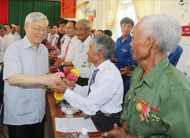 Le secrétaire général Nguyen Phu Trong lors de sa visite dans la commune montagneuse de Son Ha, district de Son Hoa, province de Phu Yen, le 3 mai 2016. Photo : VNA