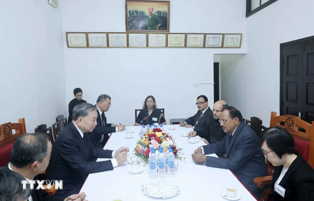 Le président To Lam reçoit le conseiller à la sécurité nationale de l'Inde, Ajit Doval. Photo: VNA