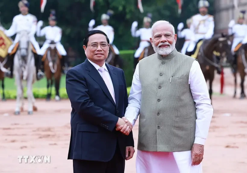 Le Premier ministre vietnamien Pham Minh Chinh (gauche) et son homologue indien Narendra Modi. Photo: VNA