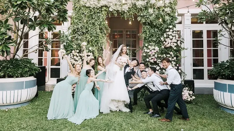 Le mariage d'un couple étranger au JW Mariott Phu Quoc Emerald Bay Resort&Spa. Photo: MPQ.webp