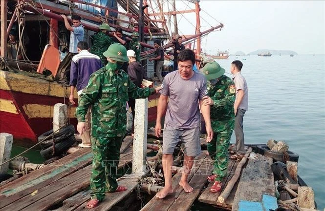继续协调寻找在广平省失踪的渔民。图自越通社