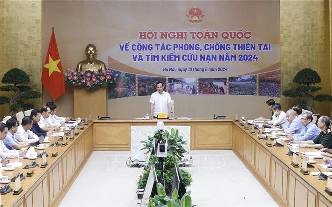越南政府副总理、国家自然灾害防控指导委员会主任陈流光主持召开2024年全国防灾救灾工作会议。图自越通社