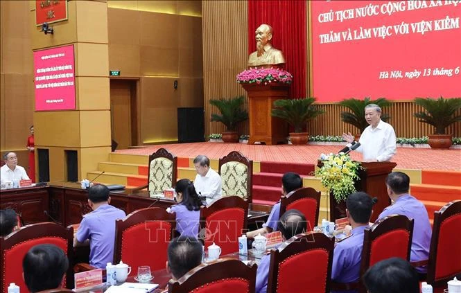 越南国家主席苏林视察最高人民检察院。图自越通社