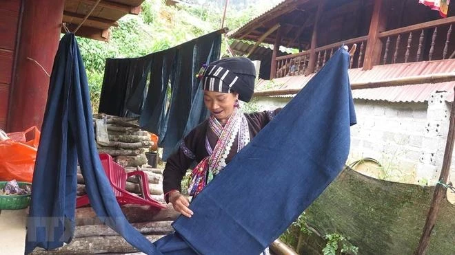 莱州省卢族同胞致力于保护传统编制手艺
