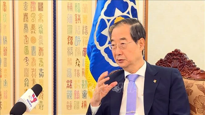 韩国总理韩德洙接受越通社记者的采访。图自越通社