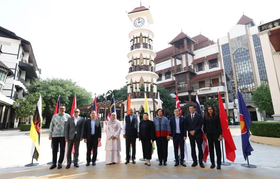 Delegates from ASEAN countries and India attend the meeting. (Photo: globalgovernancenews.com)