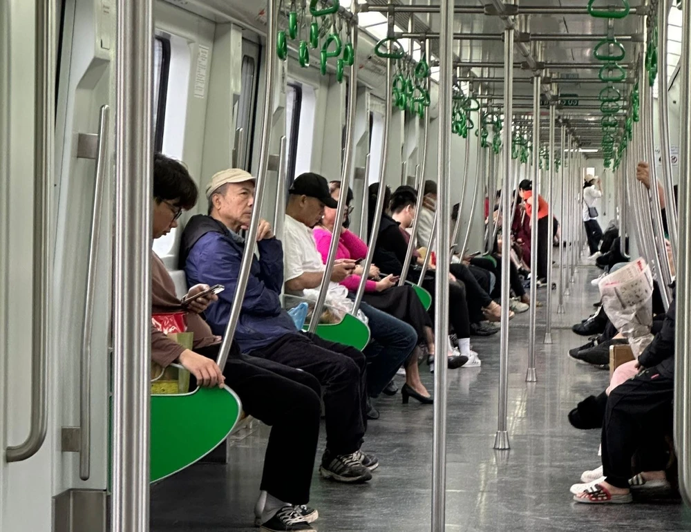 People on the Cat Linh-Ha Dong urban metro line in Hanoi. (Photo: VNA)
