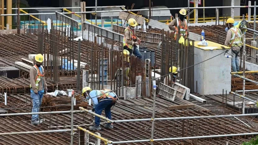 Workers at a construction site in Singapore in 2021. (File photo: AFP) 