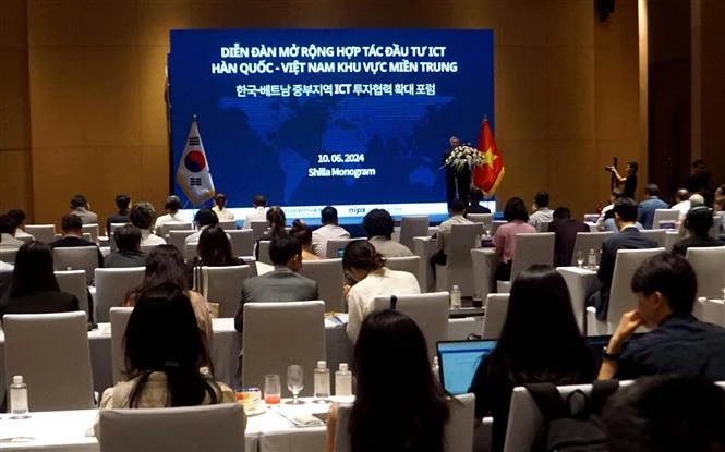 Representatives from agencies, Korean and Vietnamese ICT companies at the forum. (Photo: VNA)