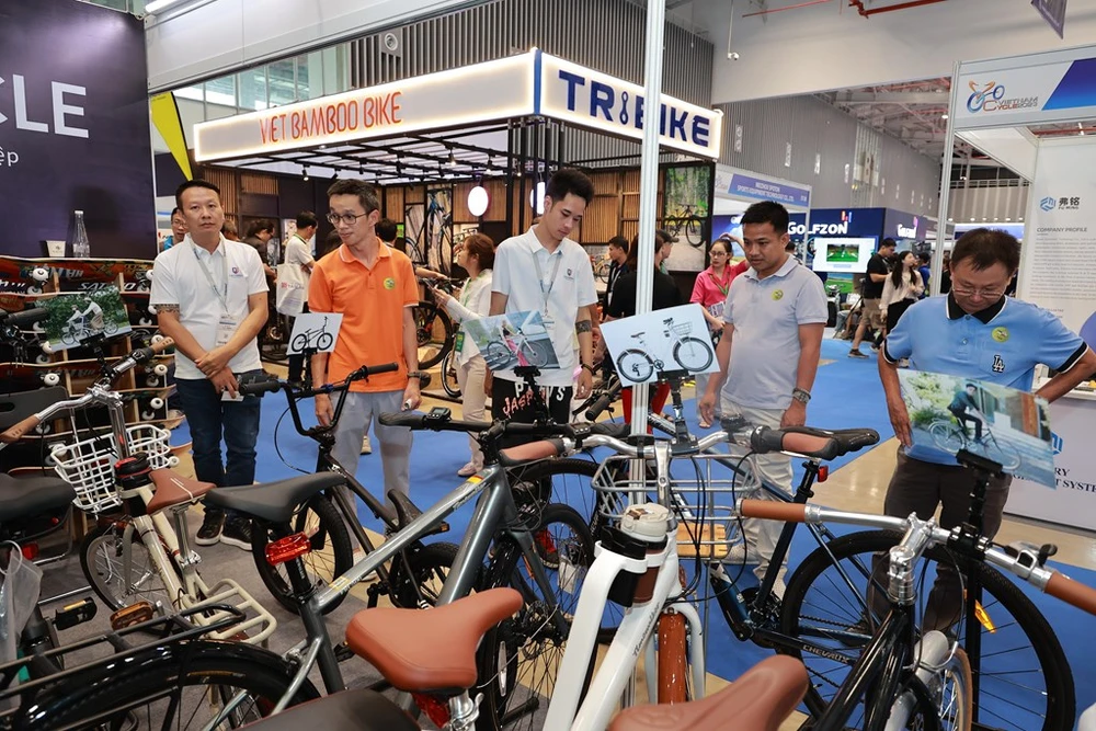 People at a bike exhibition. (Photo: VNA)