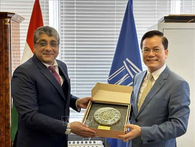 Vietnamese Deputy Minister of Foreign Affairs Ha Kim Ngoc (right) and Chairman of UNESCO’s World Heritage Committee Vishal Sharma. (Photo: published VNA)