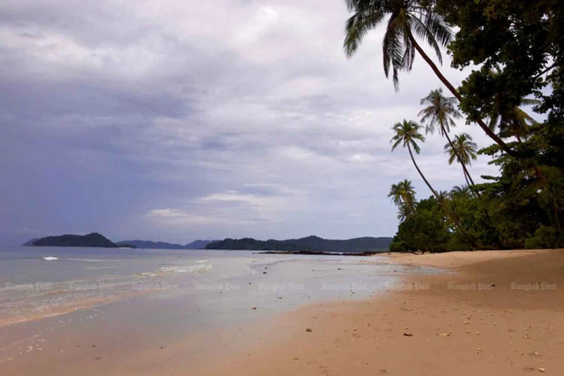 Long beaches are seen during low tide on Koh Mak in Thailand's Trat province. (Photo: Bangkokpost.com) 