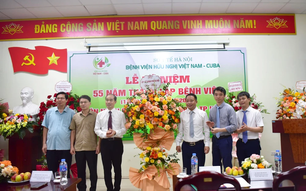 Delegates at the ceremony marking the 55th anniversary of Vietnam-Cuba Friendship Hospital in Hanoi on June 17. (Photo: VNA)