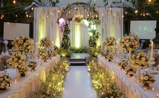 Wedding floral decorations. The “Endlessly Together” Wedding Exhibition will take place from June 22-23 in HCM City. (Photo: Courtesy of the Rex Hotel Saigon) 