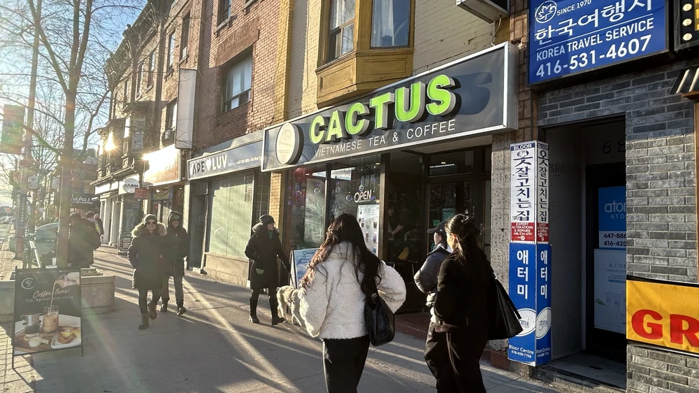 A Cactus shop introduces Vietnamese tea and coffee on a downtown street in Toronto, Canada. (Photo: VNA)