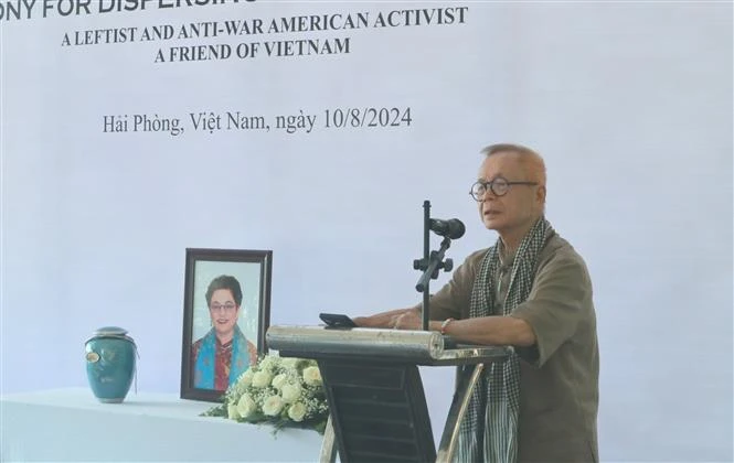 Prof. Ngo Thanh Nhan, Merle Ratner’s husband, speaks at the ceremony in Hai Phong city on August 10. (Photo: VNA)