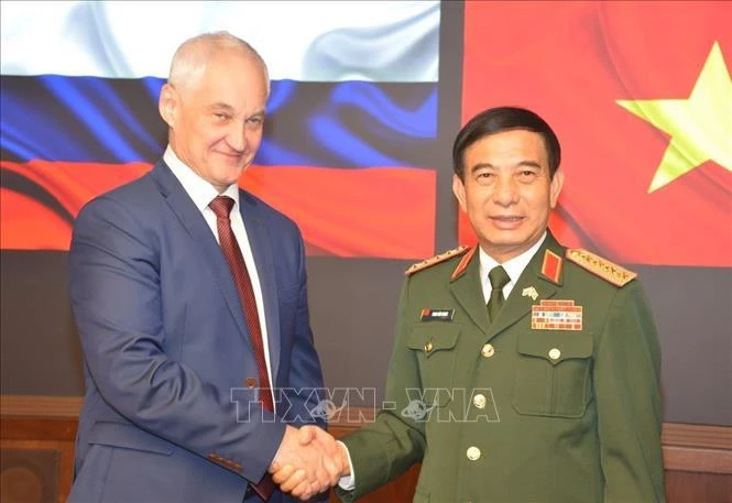 Minister of National Defence Gen Phan Van Giang and his Russian counterpart Andrey Removich Belousov. (Photo: VNA)