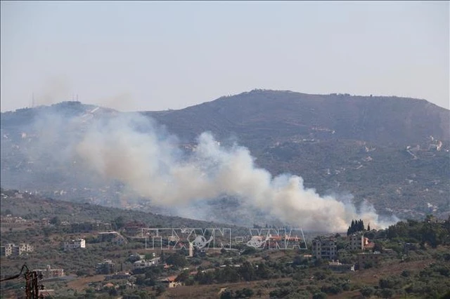 Smoke is seen after an Israeli strike on Kafr Kila, Lebanon on July 29. (Photo: VNA)