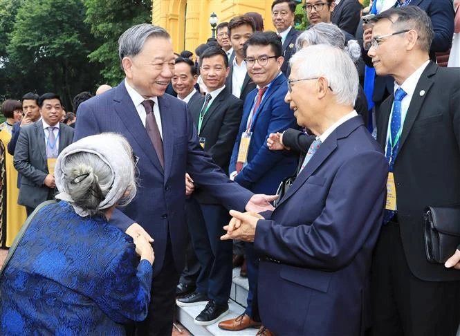 Party General Secretary and President To Lam meets with overseas Vietnamese in Hanoi on August 23. (Photo: VNA)