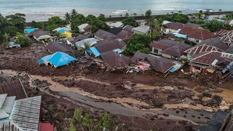 Flash floods and landslides hit the Indonesian eastern province of Maluku on the morning of August 25. (Photo: Antara)