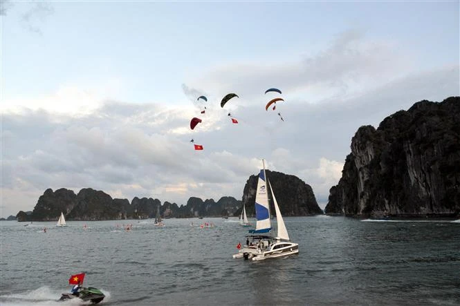 A performance at the festival in Ha Long Bay. (Photo: VNA)