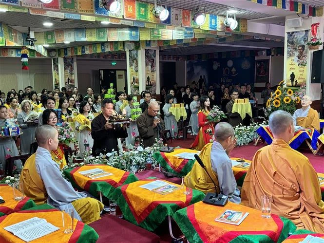 Buddhist followers attend the Vu Lan festival in Moscow, Russia. (Photo: VNA)