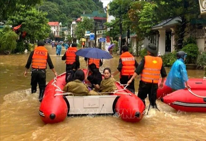 People are evacuated from flooded areas in the northern province of Ha Giang. (Photo: VNA)