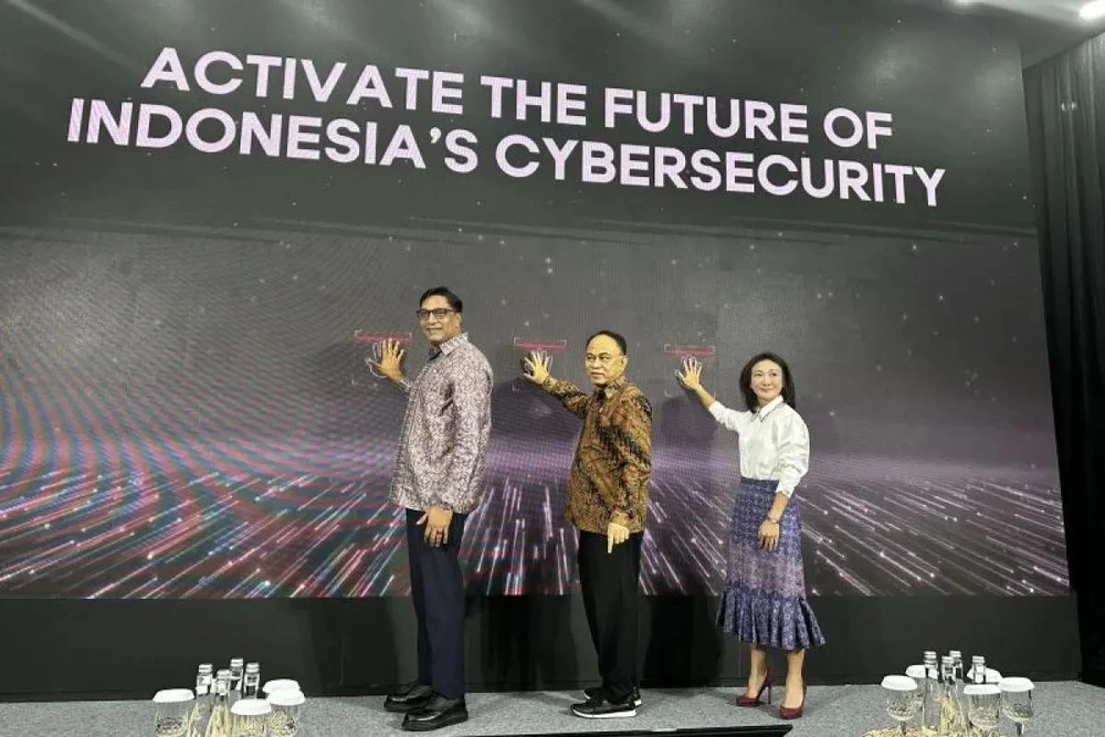 Indonesian Communication and Informatics Minister Budi Arie Setiadi (center) at the launch of the Cyber-Security Capability Enhancement Program at the ministry's office in Jakarta on September 12. (Photo: Antara) 