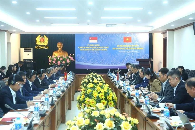 The 12th deputy ministerial-level annual meeting between Vietnam's Ministry of Public Security (MPS) and the Ministry of Home Affairs of Singapore takes place in Hanoi on October 8. (Photo: Courtesy of MPS)