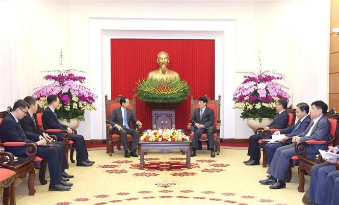 At the meeting between Politburo member and Permanent member of the Communist Party of Vietnam Central Committee's Secretariat Luong Cuong (right) and newly-appointed Chinese Ambassador to Vietnam He Wei. (Photo: VNA)