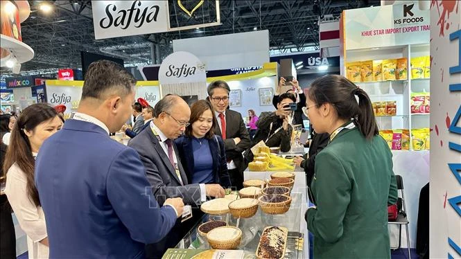 Vietnamese Ambassador to France Dinh Toan Thang visits Vietnamese booth at SIAL Paris 2024. (Photo: VNA)