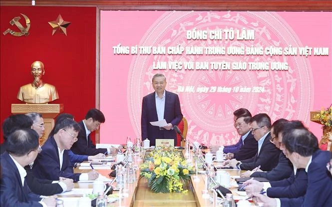 Party General Secretary To Lam on October 29 has a meeting with the Communist Party of Vietnam (CPV) Central Committee’s Commission for Information and Education. (Photo: VNA)