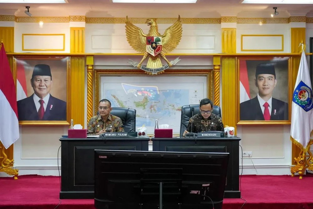 Indonesian Home Affairs Deputy Minister Bima Arya Sugiarto (right) and Indonesian Deputy Coordinating Minister for Political and Security Affairs Lodewijk Paulus at a coordination meeting on the 2024 Regional Head Elections preparations in Jakarta on November 22. (Photo: ANTARA)