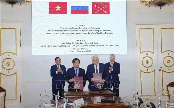 At the signing ceremony of cooperation agreements between Dien Bien and St. Petersburg. (Photo: VNA)