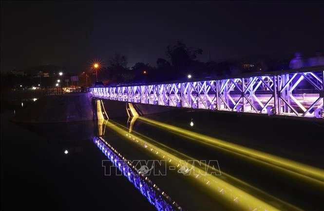 A lighting system for Muong Thanh bridge of the northwestern province of Dien Bien is inaugurated on May 5 (Photo: VNA)