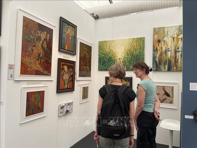 Artworks by 14 Vietnamese artists are on display at Affordable Art Fair 2024 held in London from May 8-12 (Photo: VNA)