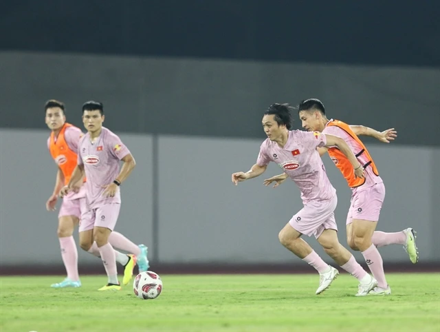 Vietnamese players practise on June 10 in Basra in preparation for the match versus hosts Iraq at the 2026 World Cup qualification match on June 12. (Photo: VFF)