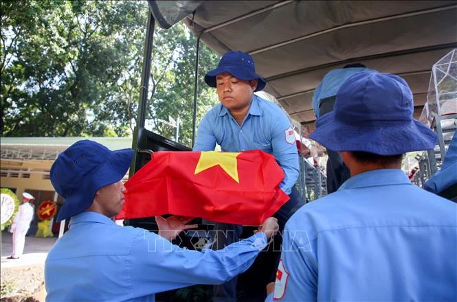 The ceremony on June 28 to receive the remains of 172 Vietnamese volunteer soldiers who fell down in Cambodia during the wartime. (Photo: VNA)