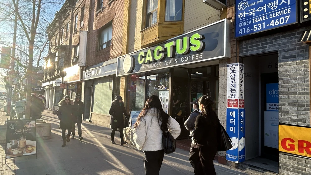 A store introduces Cactus coffee products in Toronto, Canada. (Photo: VNA)