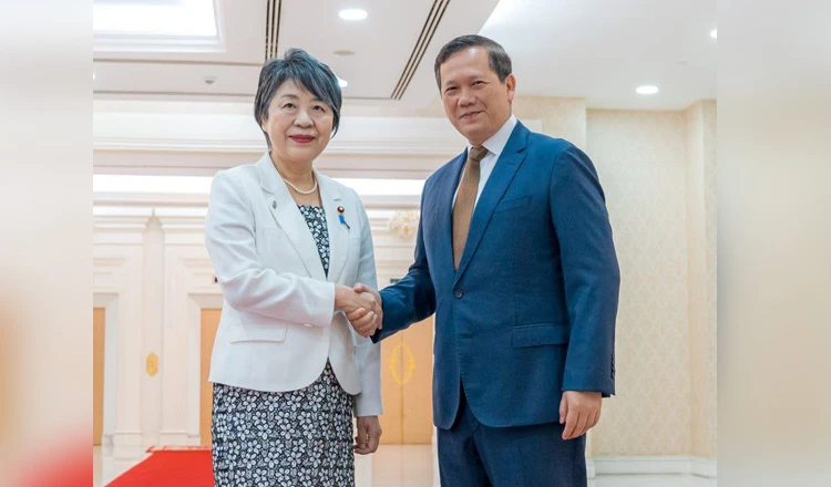 Cambodian Prime Minister Hun Manet (R) and visiting Japanese Minister for Foreign Affairs Kamikawa Yoko (Photo: https://www.khmertimeskh.com/)