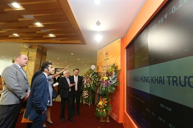 Foreign investors at an event in the Hanoi Stock Exchange (HNX). ( Photo courtesy of HNX)