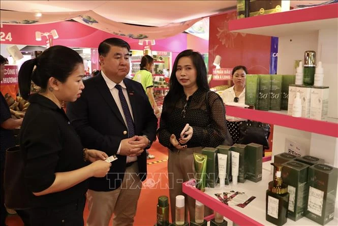 Displaying products from 40 businesses, the event is expected to introduce Vietnamese branded products to both domestic and international consumers. (Photo: VNA)