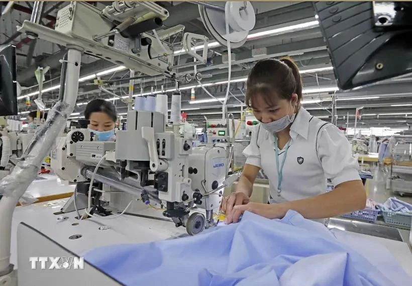 At a garment and textile company in Vietnam (Photo: VNA)